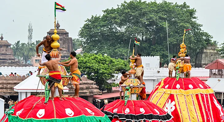 লাখো ভক্তের ভিড়, রথযাত্রায় ভক্তির জোয়ারে ভাসছে পুরী