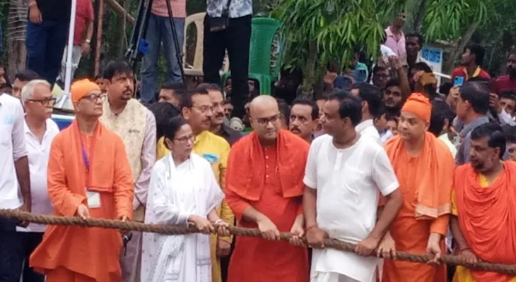 দীঘায় জগন্নাথ দেবের রথের রশিতে টান দিলেন মুখ্যমন্ত্রী মমতা বন্দ্যোপাধ্যায়