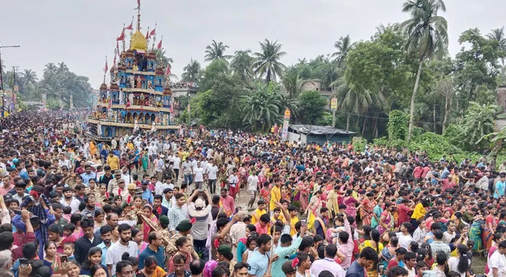 মহিষাদলের শতাব্দী প্রাচীন রথ যাত্রাকে ঘিরে জনসমুদ্র