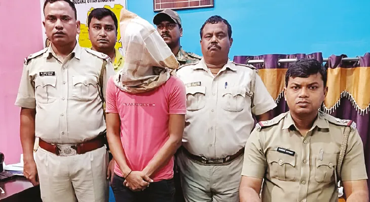 রায়গঞ্জে দিনে গাড়ি চালক, রাতে অস্ত্র পাচারকারী, গ্রেপ্তার যুবক