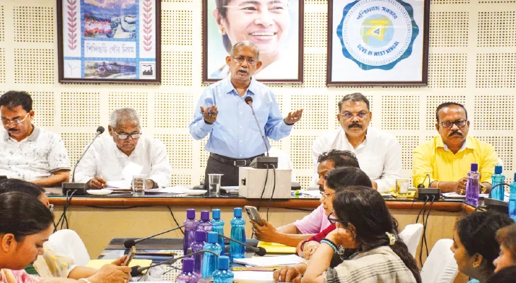 অবৈধ নির্মাণ নিয়ে বোর্ড মিটিংয়ে মেয়র গৌতমকে কটাক্ষ রঞ্জনের