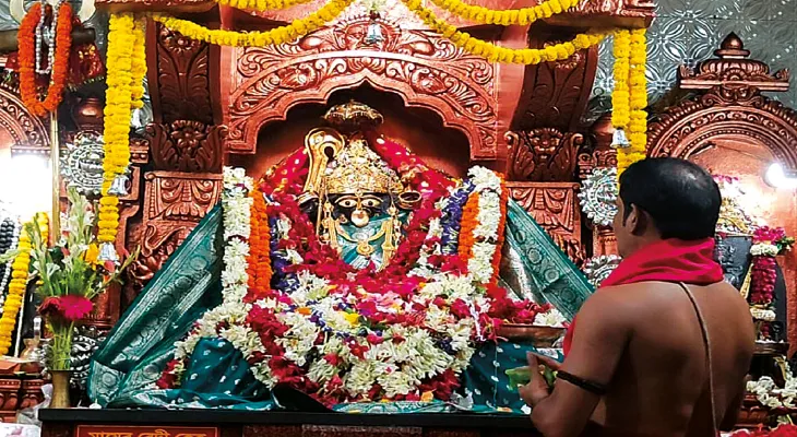 বর্গভীমা মন্দিরে ৪ মহিলার হাত সাফাই খোয়া গেল  অবসরপ্রাপ্ত শিক্ষিকার ২ লাখের হার