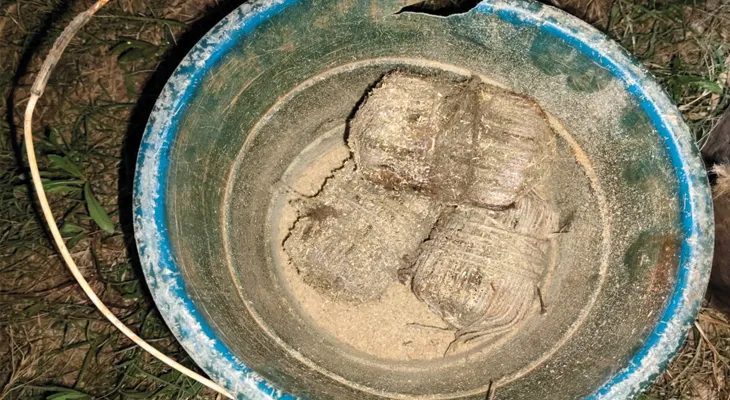 মুর্শিদাবাদের খড়গ্রাম থানার ভাতকান্দা থেকে ছ’টি তাজা বোমা উদ্ধার করল পুলিস, এলাকায় চাঞ্চল্য