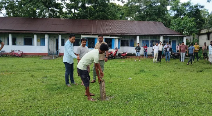 বেপরোয়া মাফিয়ারা! রাতে খুঁটি পুঁতে স্কুলের জমি দখল