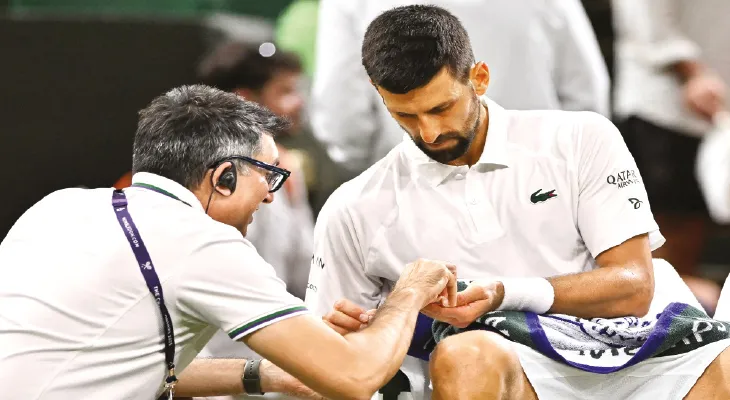 ওষুধে ‘মিরাকল’, পেটের ব্যথা সামলে দ্বিতীয় রাউন্ডে জকোভিচ