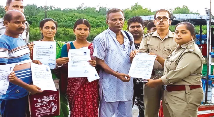 কাকদ্বীপে ধর্নায় মৎস্যজীবীরা