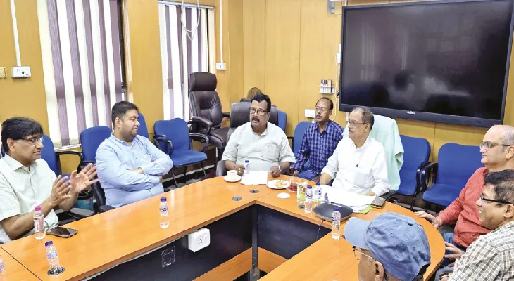 সিউড়িতে বন্ধ মিনিস্টিল কারখানা চালু করতে বৈঠক, খুশি শ্রমিকরা