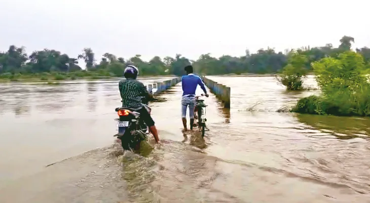 দুবরাজপুর ও খয়রাশোলে ডুবল কজওয়ে, ভোগান্তি