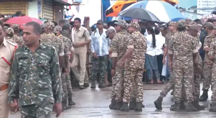 পুরীতে গুণ্ডিচা মন্দিরের বাইরে কড়া নিরাপত্তা, আর কিছুক্ষণের মধ্যেই রথ টানা শুরু হবে