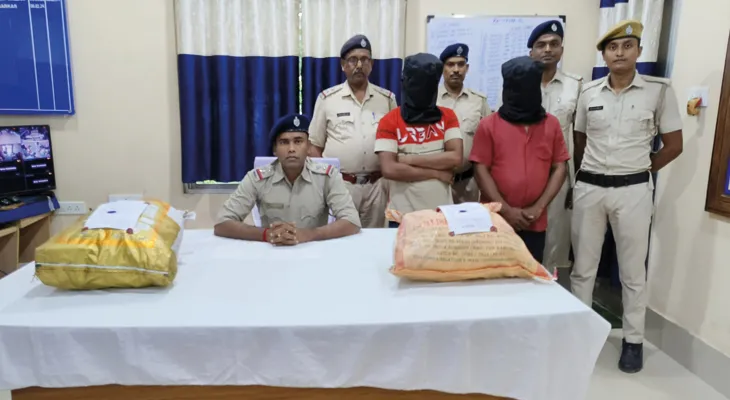বাংলাদেশে পাচারের আগে মুর্শিদাবাদের রানিনগরে নিষিদ্ধ কাশির সিরাপসহ গ্রেপ্তার দুই