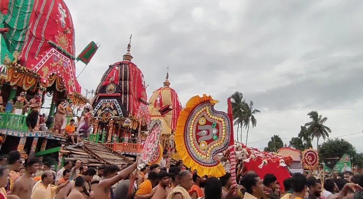 শ্রীমন্দিরে ফিরে যাওয়ার জন্য গুণ্ডিচা মন্দির থেকে জগন্নাথ দেবকে তোলা হল রথে