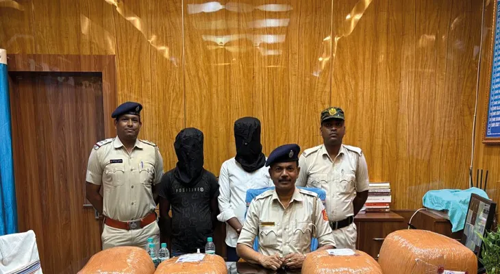 মুর্শিদাবাদের বহরমপুর থেকে ৩২ কেজি গাঁজা উদ্ধার করল পুলিস, গ্রেপ্তার দুই