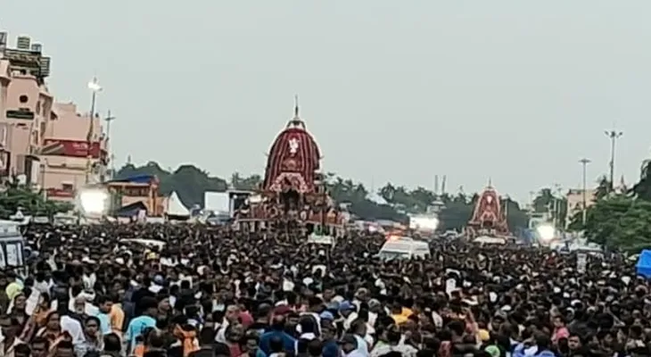 পুরীতে শুরু হল উল্টো রথযাত্রা