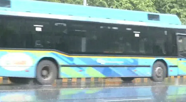 রবিবার সকালে দিল্লির বিভিন্ন স্থানে বৃষ্টি