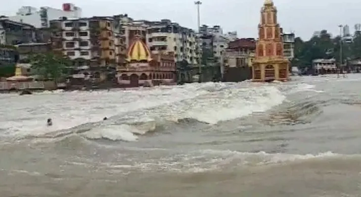 প্রবল বৃষ্টির জেরে মহারাষ্ট্রের নাসিকে বাড়ছে গোদাবরী নদীর জলস্তর