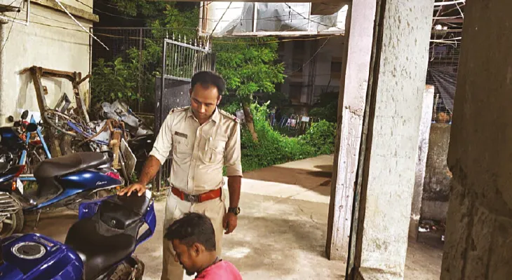 শাসনে বেড়াতে আসা বাইকারদের বিরুদ্ধে লাগাতার অভিযান পুলিসের