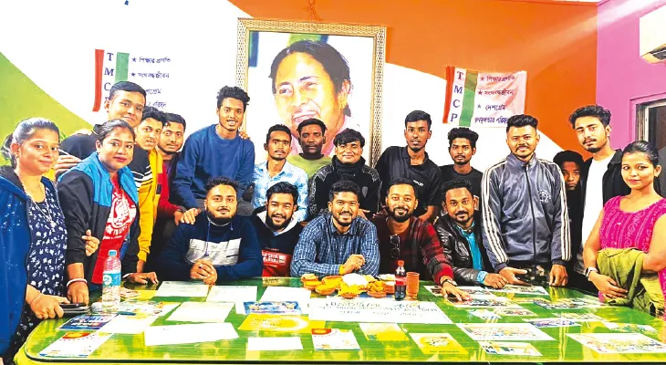 কলেজের ইউনিয়ন রুমেই তৃণমূল ছাত্রনেতার আইবুড়ো ভাতের আসর, ভাইরাল হওয়া ছবি নিয়ে বিতর্ক বারাসতে
