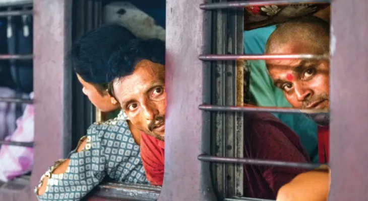 মদ খেয়ে বেহুঁশ গার্ড, সিগন্যাল সবুজ হলেও ট্রেন দাঁড়িয়ে এক ঘণ্টা