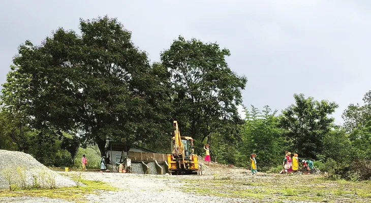 রাজস্ব না দিয়ে দেদার কারবার কোন যাদুবলে নীরব প্রশাসন? বলরামপুরে অবৈধ পাথর খাদানের রমরমা
