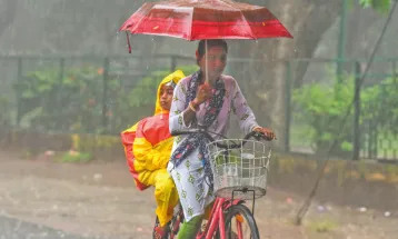 মেঘাচ্ছন্ন আকাশ, কলকাতায় আজ ফের বৃষ্টির শঙ্কা