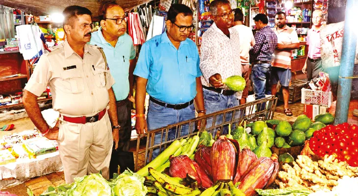 শিল্পাঞ্চলে সব্জির দামে হাত পুড়ছে সাধারণ মানুষের, অভিযানে প্রশাসন