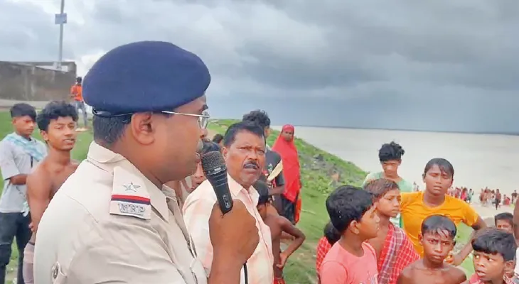 বাড়ছে গঙ্গার জলস্তর, আতঙ্কে বাসিন্দারা, সামশেরগঞ্জে নদীর তীরবর্তী গ্রামে প্রচার পুলিসের