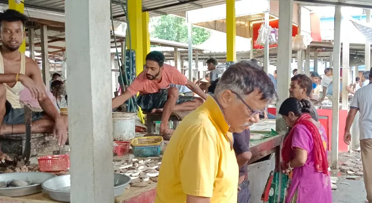 বনধের প্রভাব নেই জলপাইগুড়ি স্টেশন বাজারে, স্বাভাবিক ছন্দে চলছে কেনাকাটা