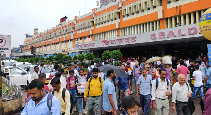 বনধ: কোনও প্রভাব নেই শিয়ালদহ স্টেশনে