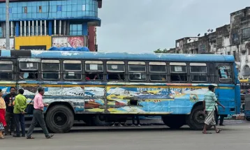 পাহাড় থেকে দক্ষিণবঙ্গ, বনধে সচল রইল জনজীবন