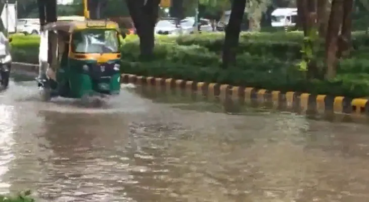 দিল্লিতে ব্যাপক বৃষ্টি, জলমগ্ন একাধিক এলাকা