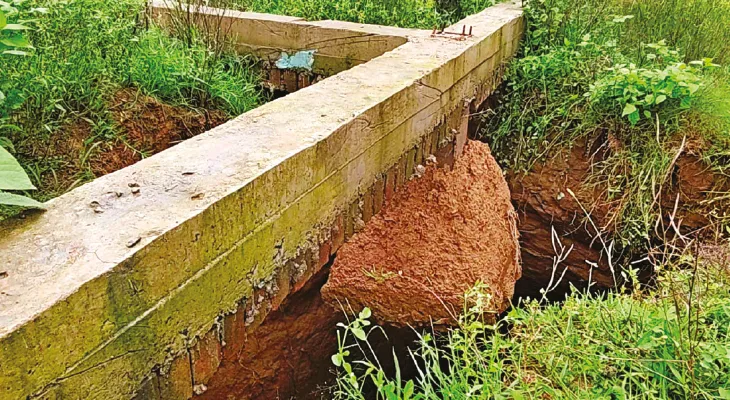 আসানসোলে ধসে গেল হাউজিং ফর অল প্রকল্পের বাড়ি, ক্ষোভ