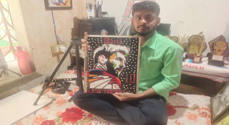 ৮৬৬ টিপ দিয়ে আঁকা মেসির ছবি উপহার দেওয়ার অপেক্ষায় বাগদার শিল্পী সুজিত