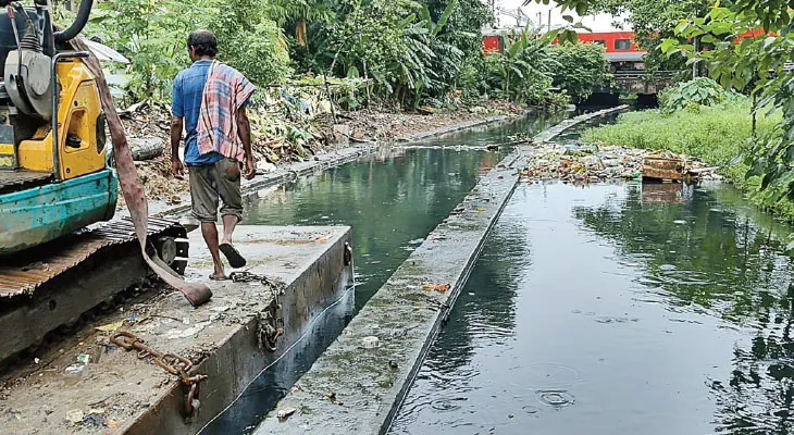 ছয়ের দশকের ডাবল ব্যারেল চ্যানেল পরিষ্কার,  এবার জল-যন্ত্রণা থেকে মুক্তি হাওড়ায়