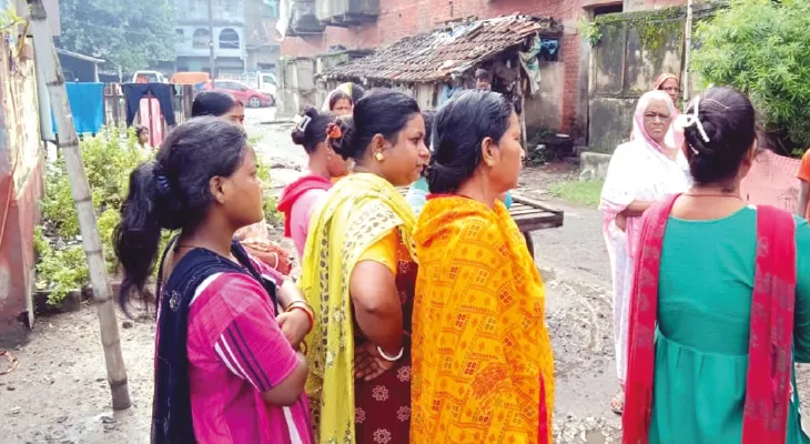 কোয়ার্টার খালি করাতে বিদ্যুৎ ও জলের সংযোগ কাটল রেল