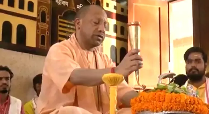 শ্রাবণী তিথিতে গোরক্ষনাথ মন্দিরে বিশেষ পুজো করলেন উত্তরপ্রদেশের মুখ্যমন্ত্রী যোগী আদিত্যনাথ