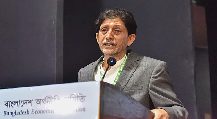 অর্থনীতিবিদ তথা জনতা ব্যাঙ্কের প্রাক্তন চেয়ারম্যান আবুল বারকাতকে গ্রেপ্তার করল বাংলাদেশ পুলিস