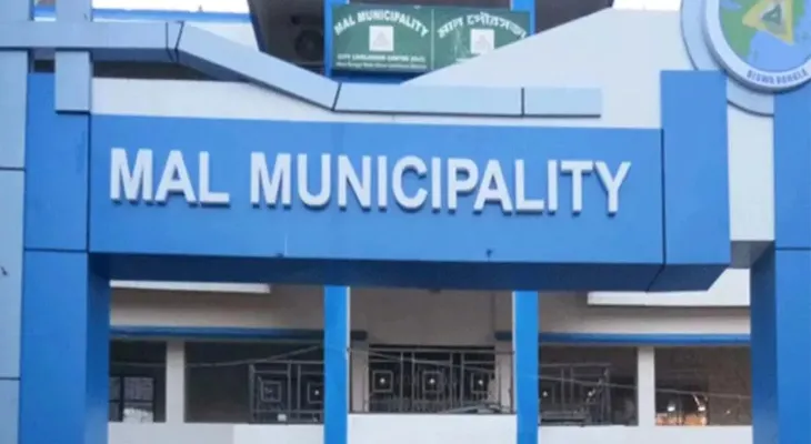 ঘুষ কাণ্ড: মাল পুরসভার চেয়ারম্যানের বিরুদ্ধে তদন্তের নির্দেশ