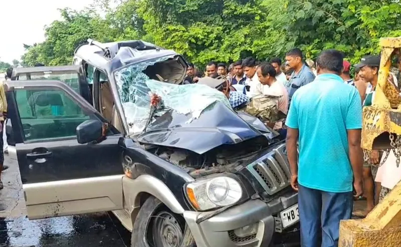 পশ্চিম মেদিনীপুরের বেলদা থানার রানীসরাই এলাকায় জাতীয় সড়কে পথ দুর্ঘটনায় চারজনের মৃত্যু