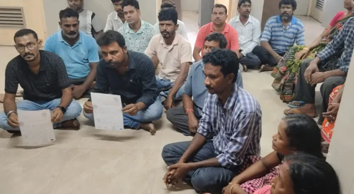 চার মাস ধরে মিলছে না বেতন, কর্মবিরতিতে রঘুনাথপুর সুপার স্পেশালিটি হাসপাতালের ২৬ জন অস্থায়ী কর্মী