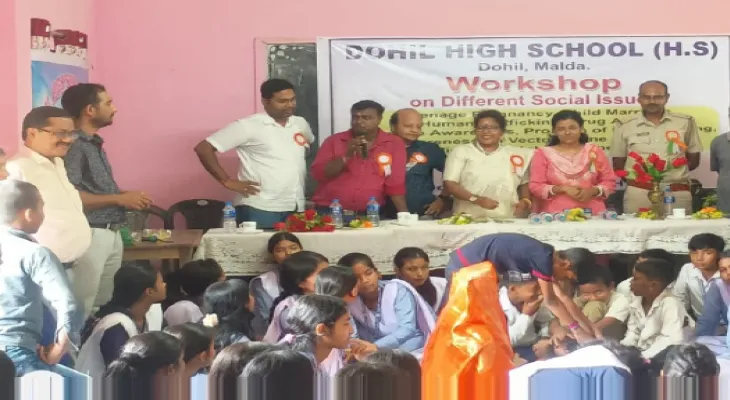 পুলিস, চিকিৎসকদের নিয়ে প্রতি স্কুলে বাল্যবিবাহের কুফল বোঝাচ্ছে প্রশাসন