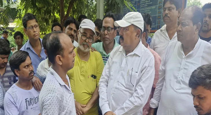 বীরভূমের সাঁইথিয়ায় খুন কাণ্ড: মৃতের পরিবারের সঙ্গে বোলপুর হাসপাতালে গিয়ে কথা বলছেন লাভপুরের বিধায়ক অভিজিৎ সিংহ