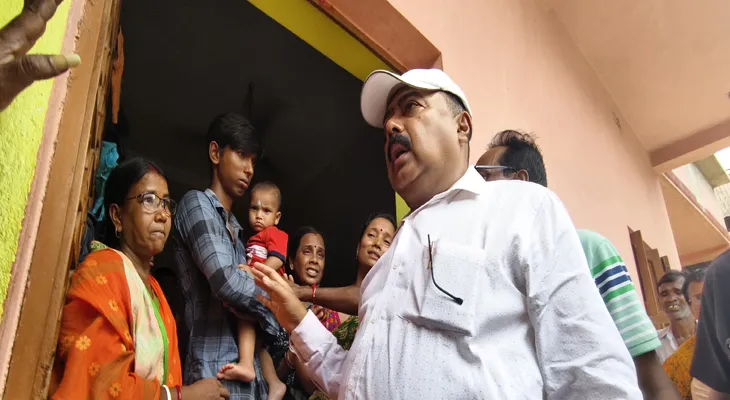 বীরভূমের সাঁইথিয়ায় নিহত তৃণমূল নেতার বাড়িতে গেলেন লাভপুরের বিধায়ক অভিজিৎ সিংহ