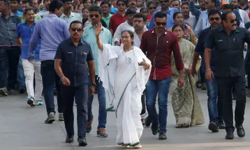 বাংলা বলায় বাংলাদেশি তকমা: প্রতিবাদে আগামী ১৬ জুলাই পথে নামছেন মমতা