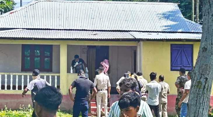 খড়িবাড়ির তেলিভিটায় পরিত্যক্ত বাড়ি থেকে পচাগলা মৃতদেহ উদ্ধার, চাঞ্চল্য