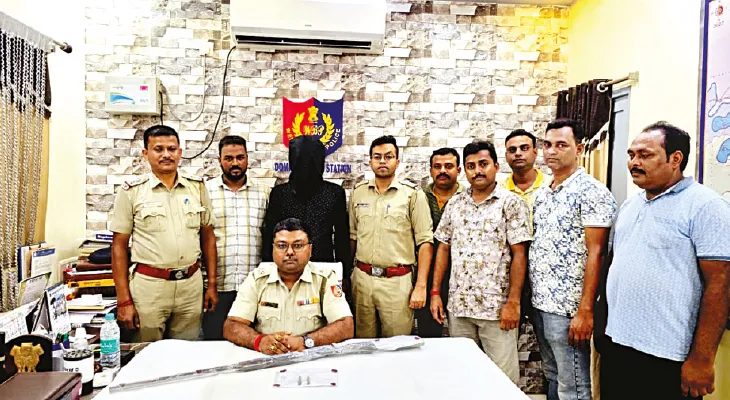 হোয়াটসঅ্যাপ গ্রুপ খুলে অস্ত্র ব্যবসা, গ্রেপ্তার যুবক