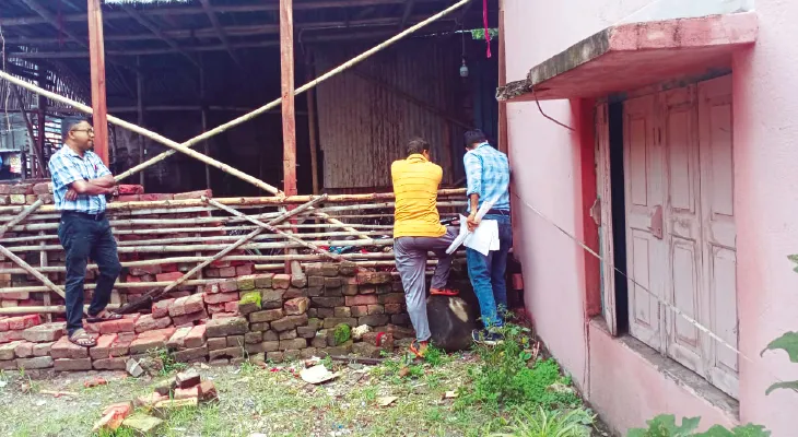 স্কুলের জমিতেই চলছিল গ্যারাজ, মাপজোখে অস্বস্তিতে সিপিএম নেতা
