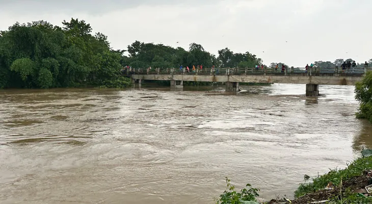 মুর্শিদাবাদের খড়গ্রামের ব্রাহ্মণী নদীতে বিপদসীমার উপর দিয়ে বইছে জল, প্লাবিত হতে পারে নবগ্রাম ও খড়গ্রামের বিস্তীর্ণ এলাকা
