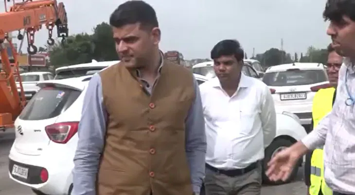 রাজকোট-জেতপুর সংযোগকারী জাতীয় সড়ক পরিদর্শনে এলেন জেলাশাসক ডঃ ওমপ্রকাশ