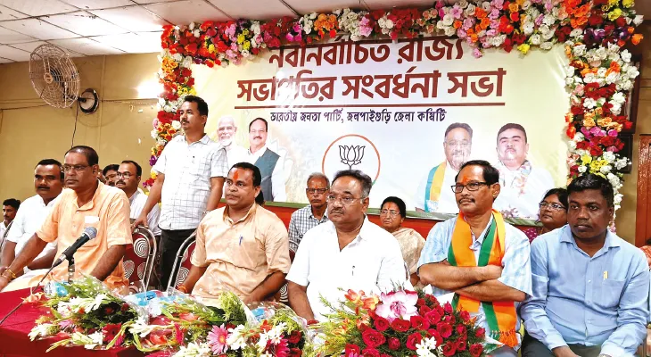 ডুয়ার্সে গেরুয়া শিবিরের ভোটব্যাঙ্কে ধসের জের, চাপে পড়ে চা বাগান ইস্যুতে এবার দলের দুই এমপিকে নিয়ে কেন্দ্রের দ্বারস্থ হচ্ছেন শমীক
