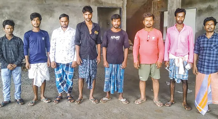 হাতে কাঁটা ফুটেছে জানিয়েও রেহাই মেলেনি, উল্টে মারধর, জেলার পরিযায়ী শ্রমিকদের সঙ্গে বর্বরতা ছত্তিশগড়ে